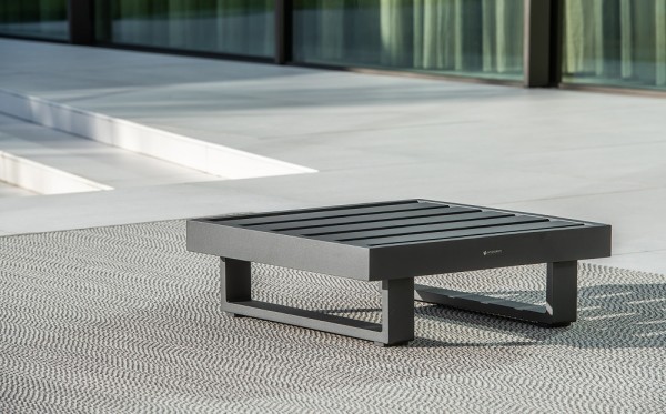 Jati & Kebon Livio Lounge Tisch 79x79 cm, Höhe 25 cm, Aluminium eisengrau